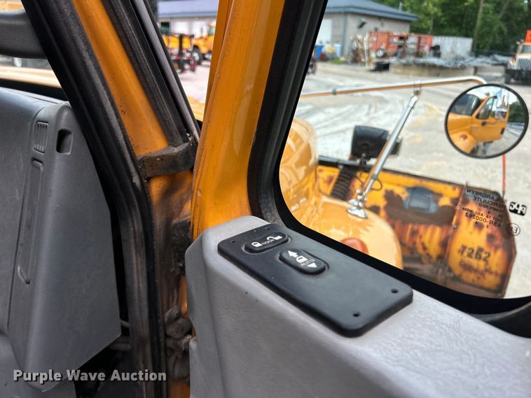 image for item EK4745 2005 International  7400 dump truck