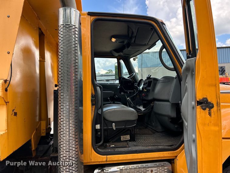 image for item EK4745 2005 International  7400 dump truck