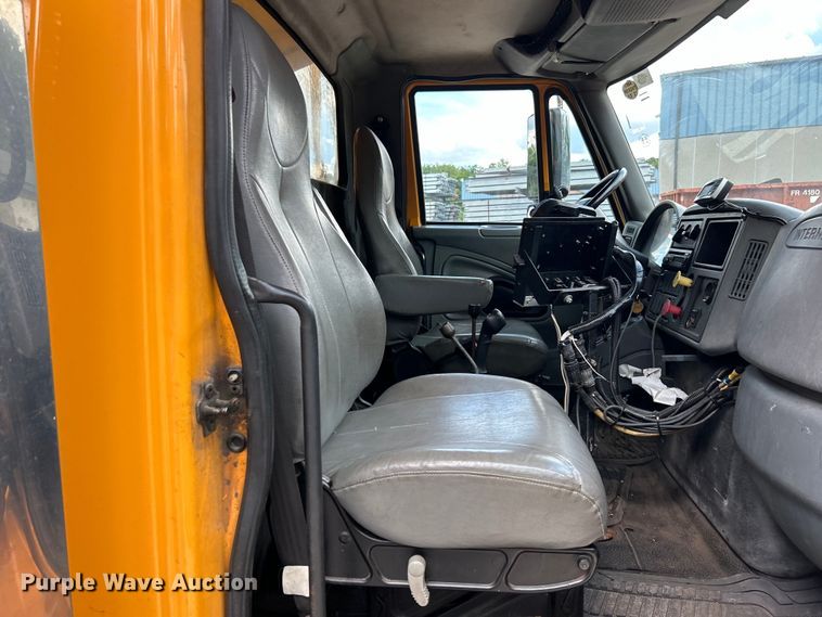 image for item EK4745 2005 International  7400 dump truck