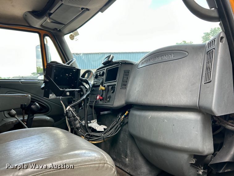 image for item EK4745 2005 International  7400 dump truck