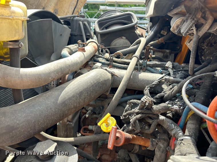 image for item EK4745 2005 International  7400 dump truck