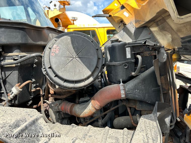 image for item EK4745 2005 International  7400 dump truck