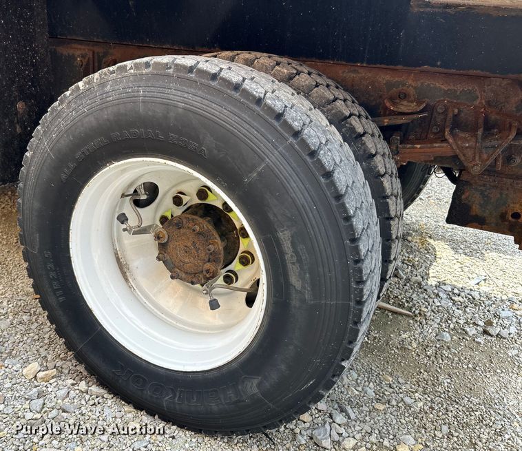 image for item EK4745 2005 International  7400 dump truck