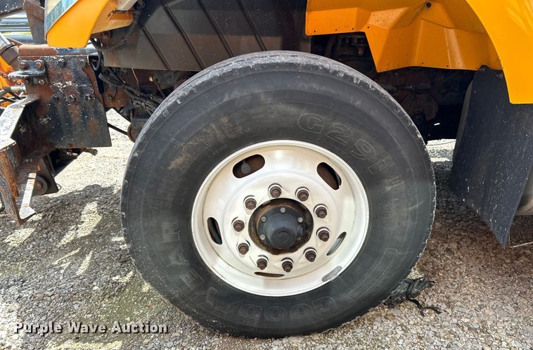 image for item EK4745 2005 International  7400 dump truck