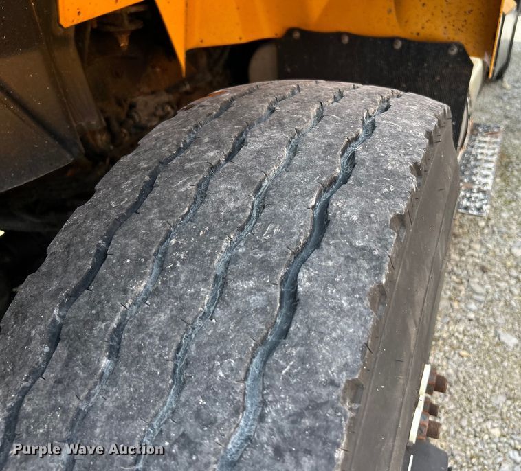 image for item EK4745 2005 International  7400 dump truck