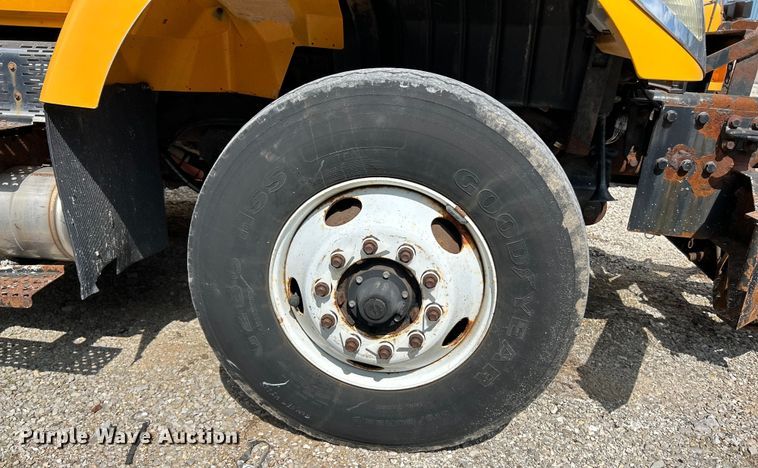 image for item EK4745 2005 International  7400 dump truck