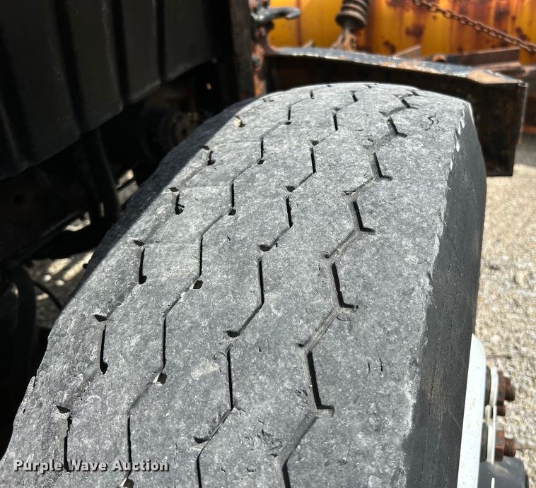 image for item EK4745 2005 International  7400 dump truck