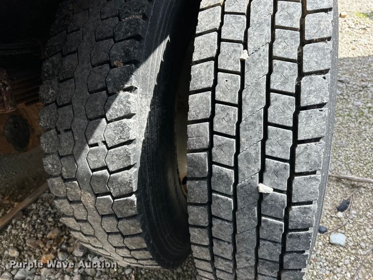 image for item EK4745 2005 International  7400 dump truck