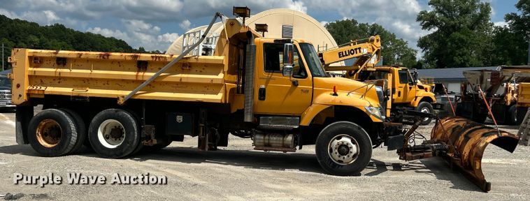 image for item EK4746 2006 International  7400 dump truck