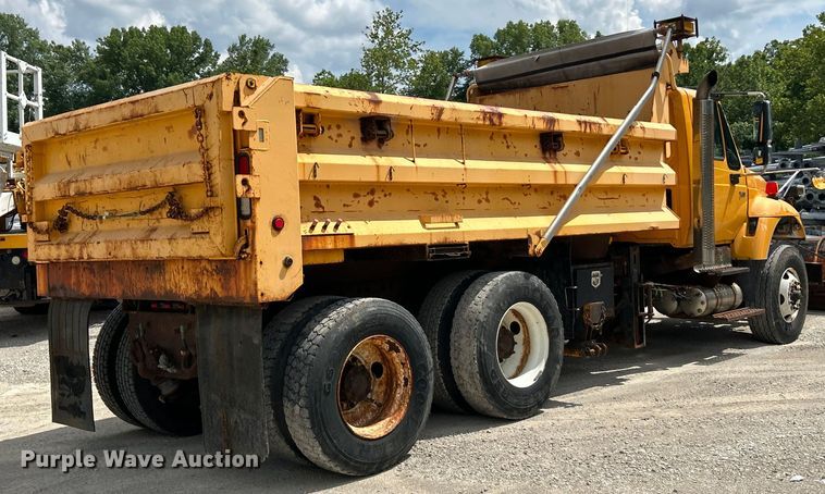 image for item EK4746 2006 International  7400 dump truck