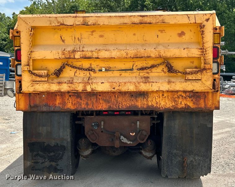 image for item EK4746 2006 International  7400 dump truck