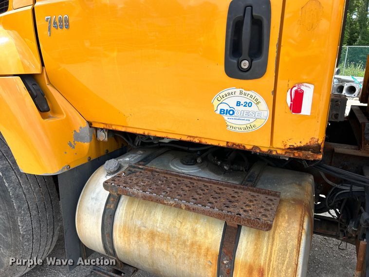 image for item EK4746 2006 International  7400 dump truck