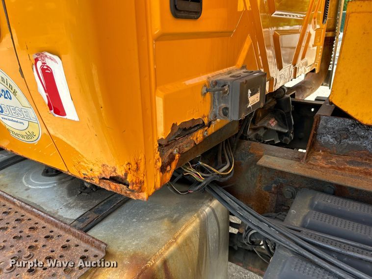 image for item EK4746 2006 International  7400 dump truck