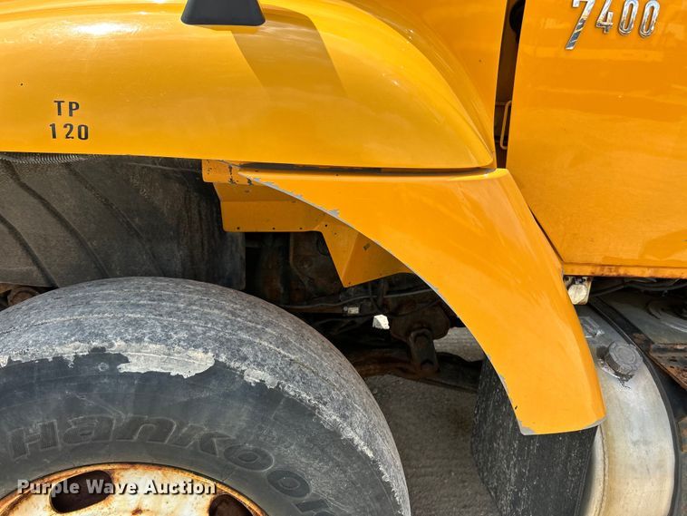 image for item EK4746 2006 International  7400 dump truck