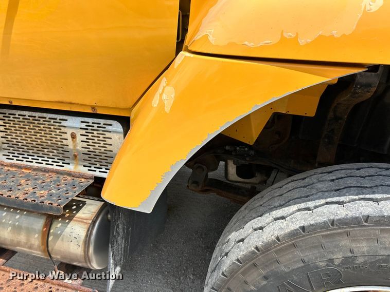 image for item EK4746 2006 International  7400 dump truck