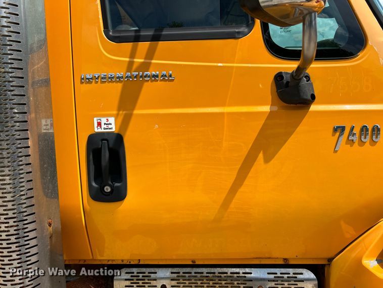 image for item EK4746 2006 International  7400 dump truck