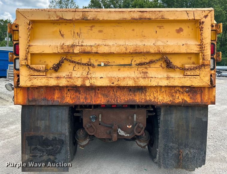image for item EK4746 2006 International  7400 dump truck