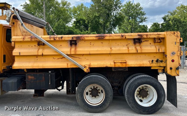image for item EK4746 2006 International  7400 dump truck