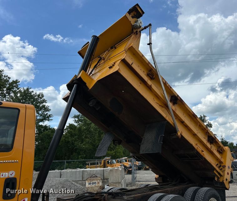 image for item EK4746 2006 International  7400 dump truck