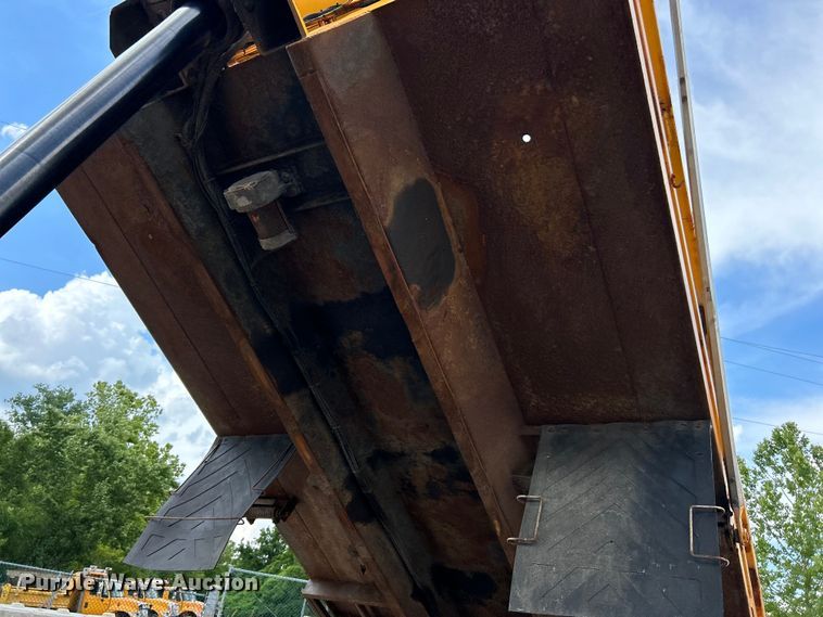 image for item EK4746 2006 International  7400 dump truck