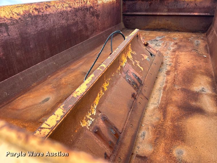 image for item EK4746 2006 International  7400 dump truck