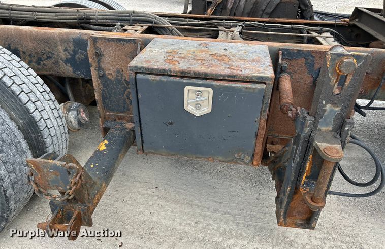 image for item EK4746 2006 International  7400 dump truck