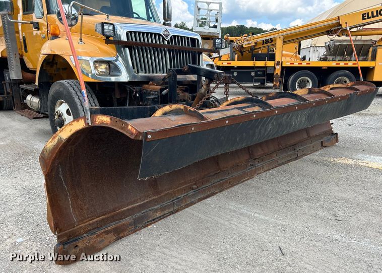 image for item EK4746 2006 International  7400 dump truck