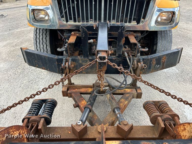 image for item EK4746 2006 International  7400 dump truck