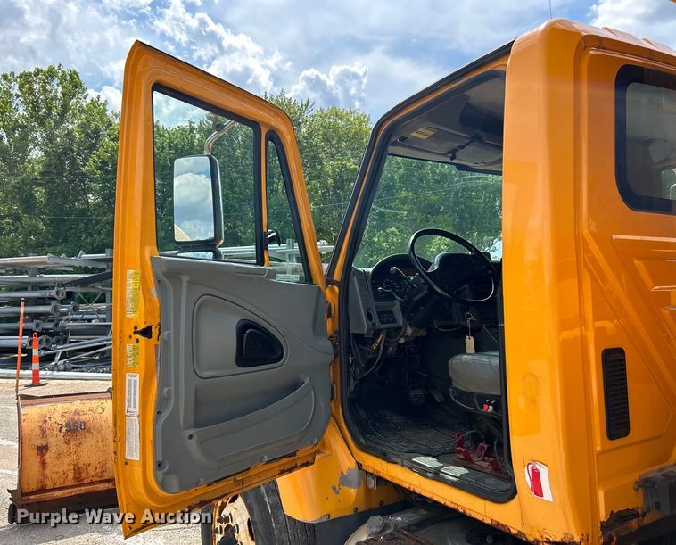 image for item EK4746 2006 International  7400 dump truck