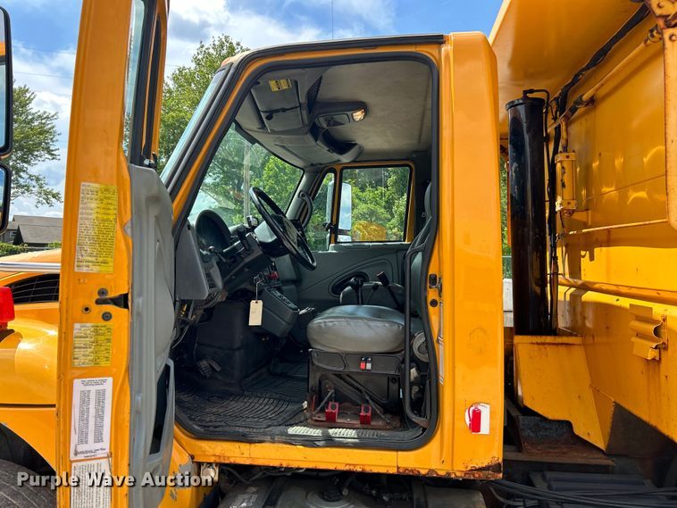 image for item EK4746 2006 International  7400 dump truck