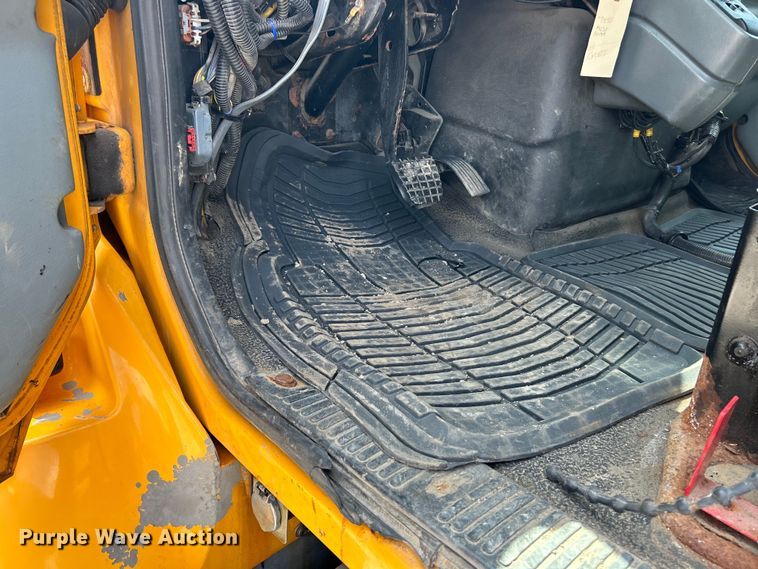 image for item EK4746 2006 International  7400 dump truck