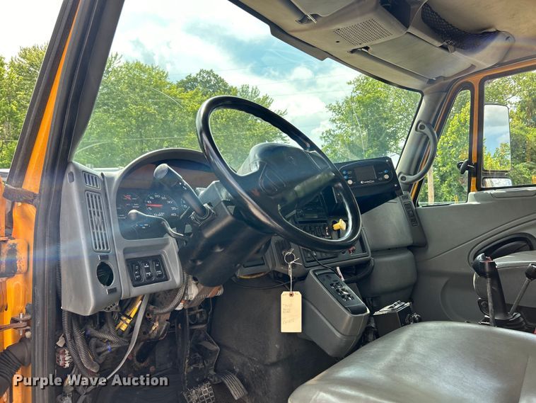 image for item EK4746 2006 International  7400 dump truck