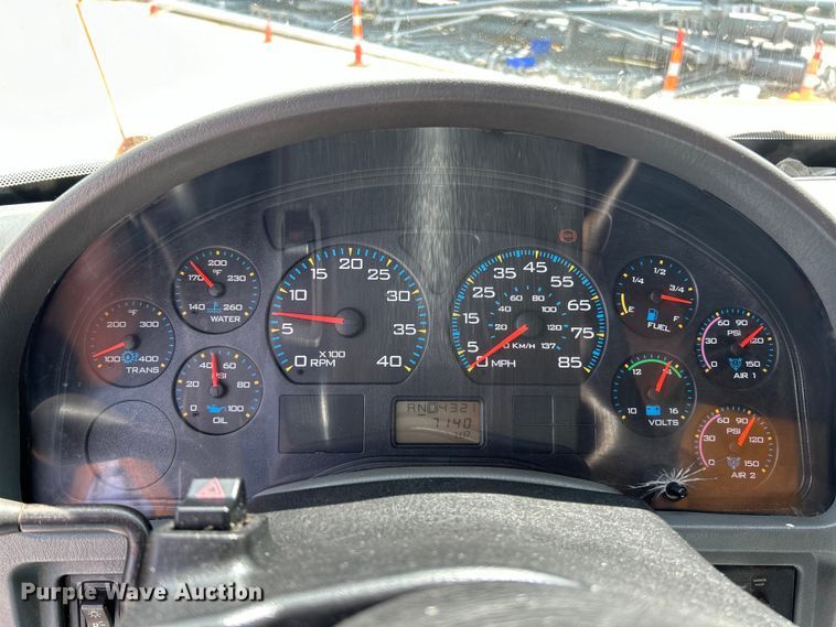 image for item EK4746 2006 International  7400 dump truck