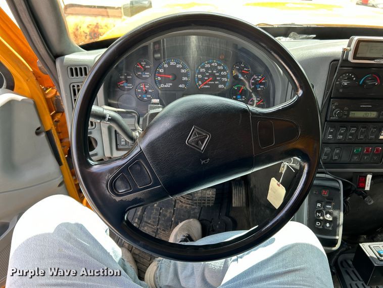 image for item EK4746 2006 International  7400 dump truck