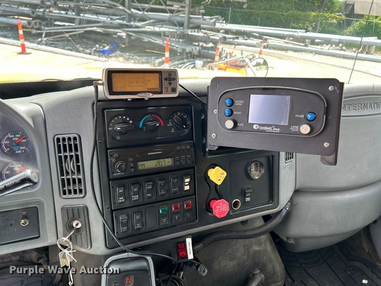 image for item EK4746 2006 International  7400 dump truck