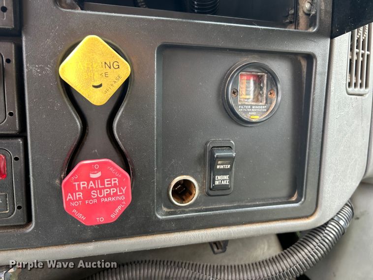 image for item EK4746 2006 International  7400 dump truck