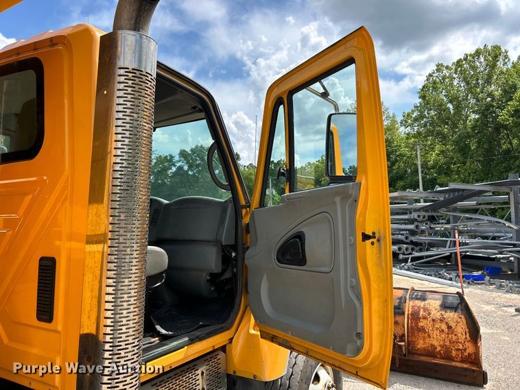 image for item EK4746 2006 International  7400 dump truck