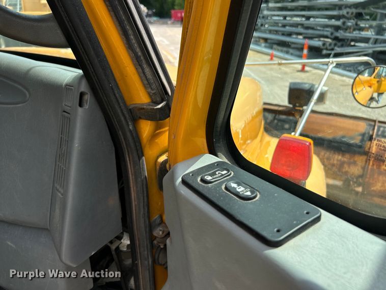 image for item EK4746 2006 International  7400 dump truck