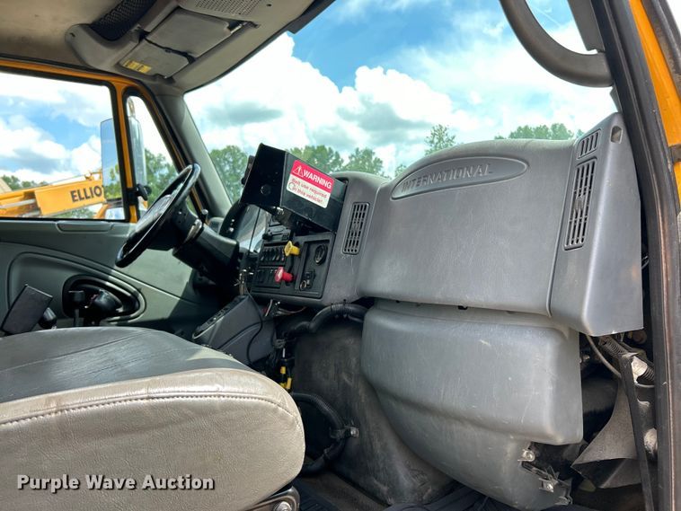 image for item EK4746 2006 International  7400 dump truck