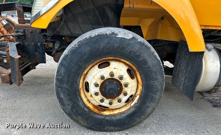 image for item EK4746 2006 International  7400 dump truck