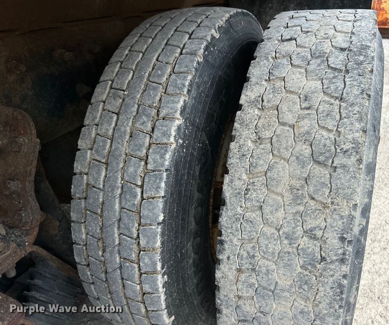 image for item EK4746 2006 International  7400 dump truck