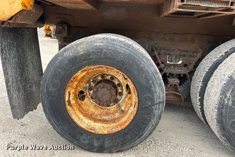 image for item EK4746 2006 International  7400 dump truck