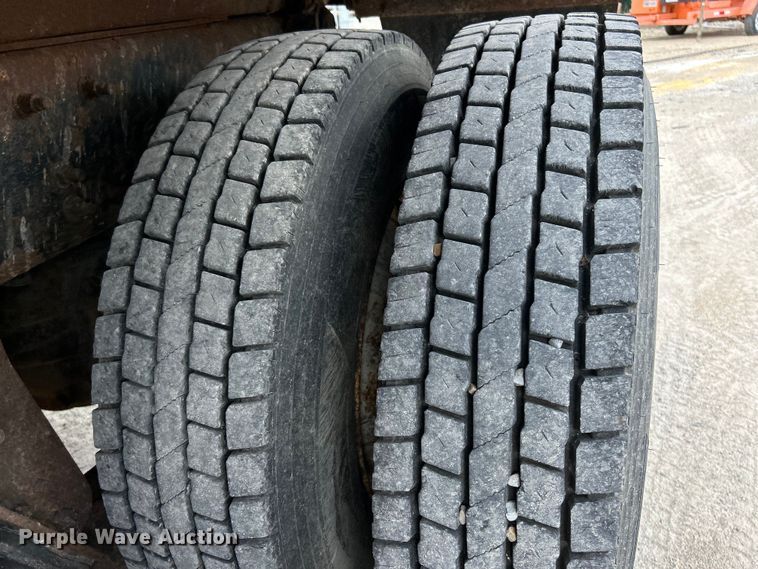 image for item EK4746 2006 International  7400 dump truck