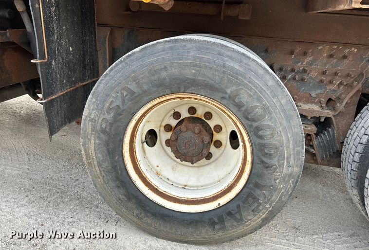 image for item EK4746 2006 International  7400 dump truck