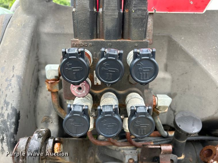 image for item EK4747 2005 John Deere 5525 tractor