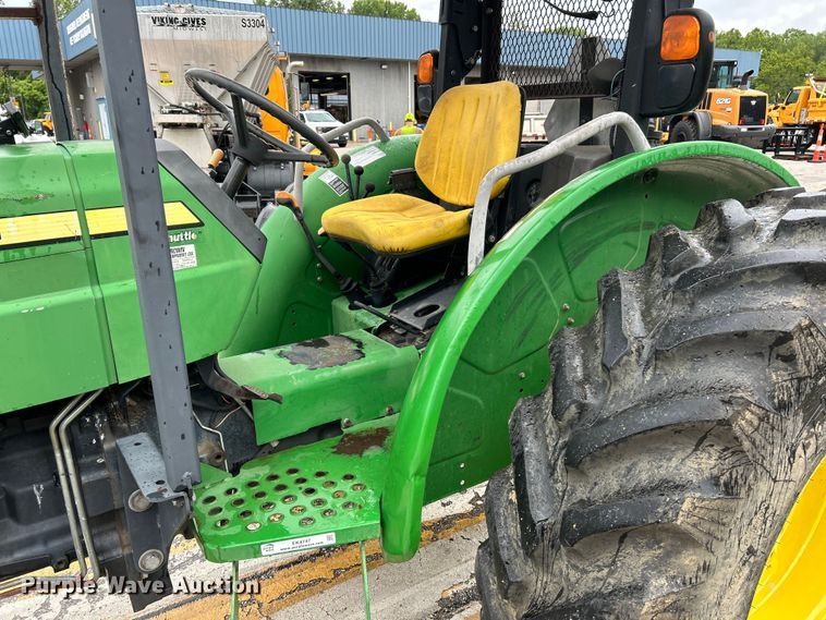 image for item EK4747 2005 John Deere 5525 tractor