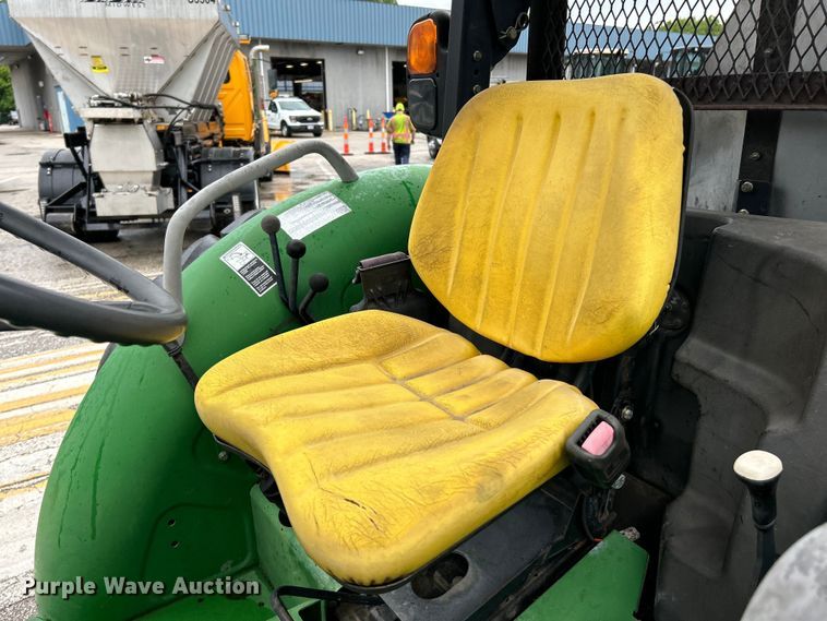 image for item EK4747 2005 John Deere 5525 tractor