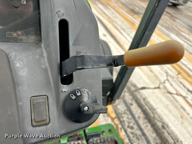 image for item EK4747 2005 John Deere 5525 tractor