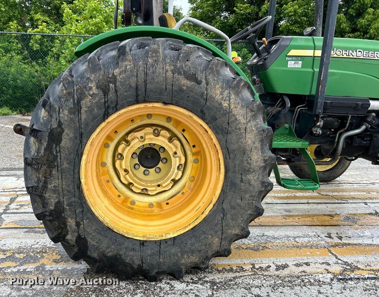 image for item EK4747 2005 John Deere 5525 tractor