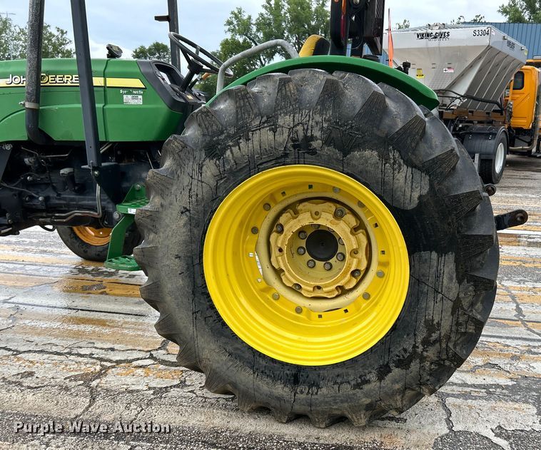 image for item EK4747 2005 John Deere 5525 tractor